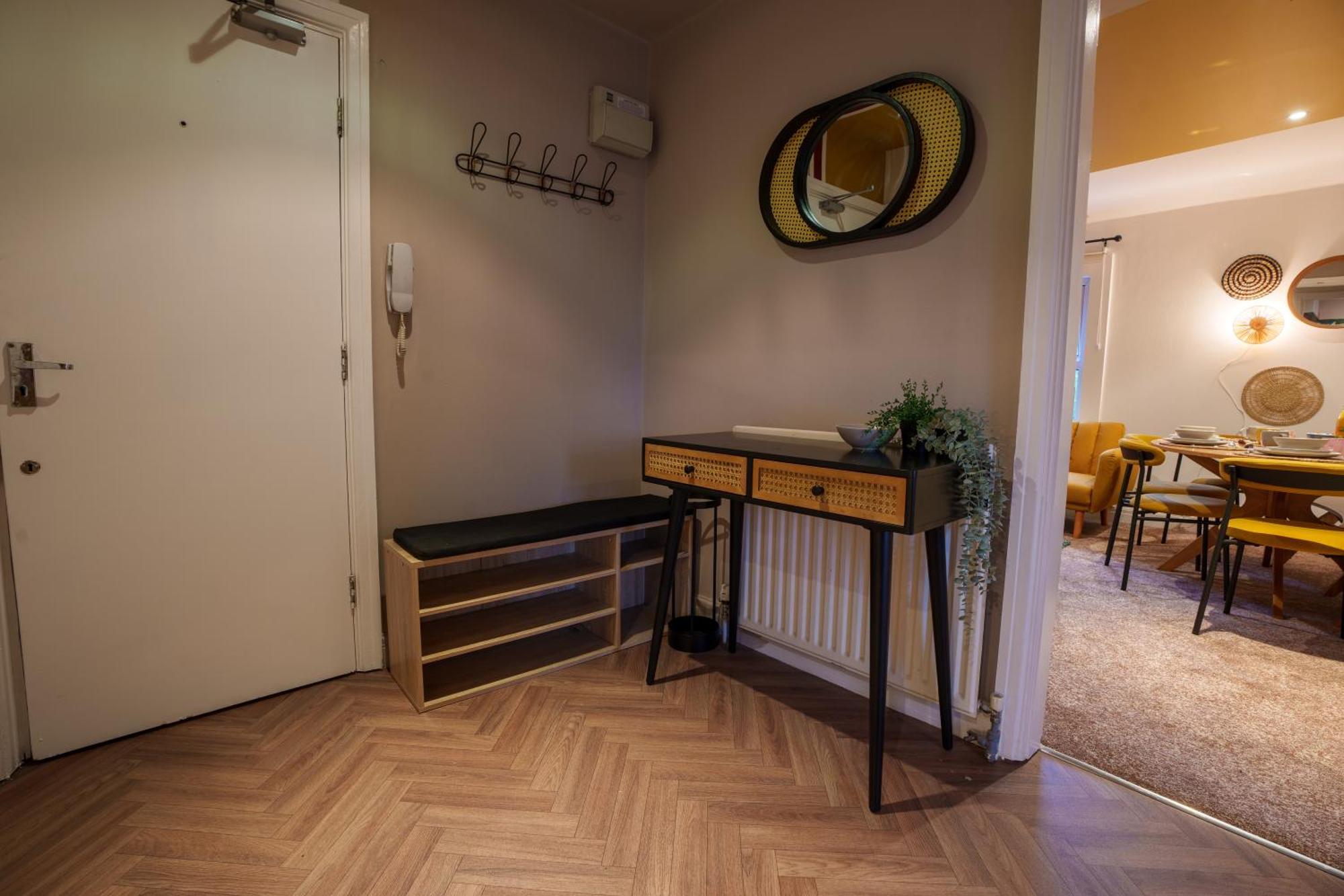 Stay With Airhgt @ Luxe Apartment In Central 해러게이트 외부 사진